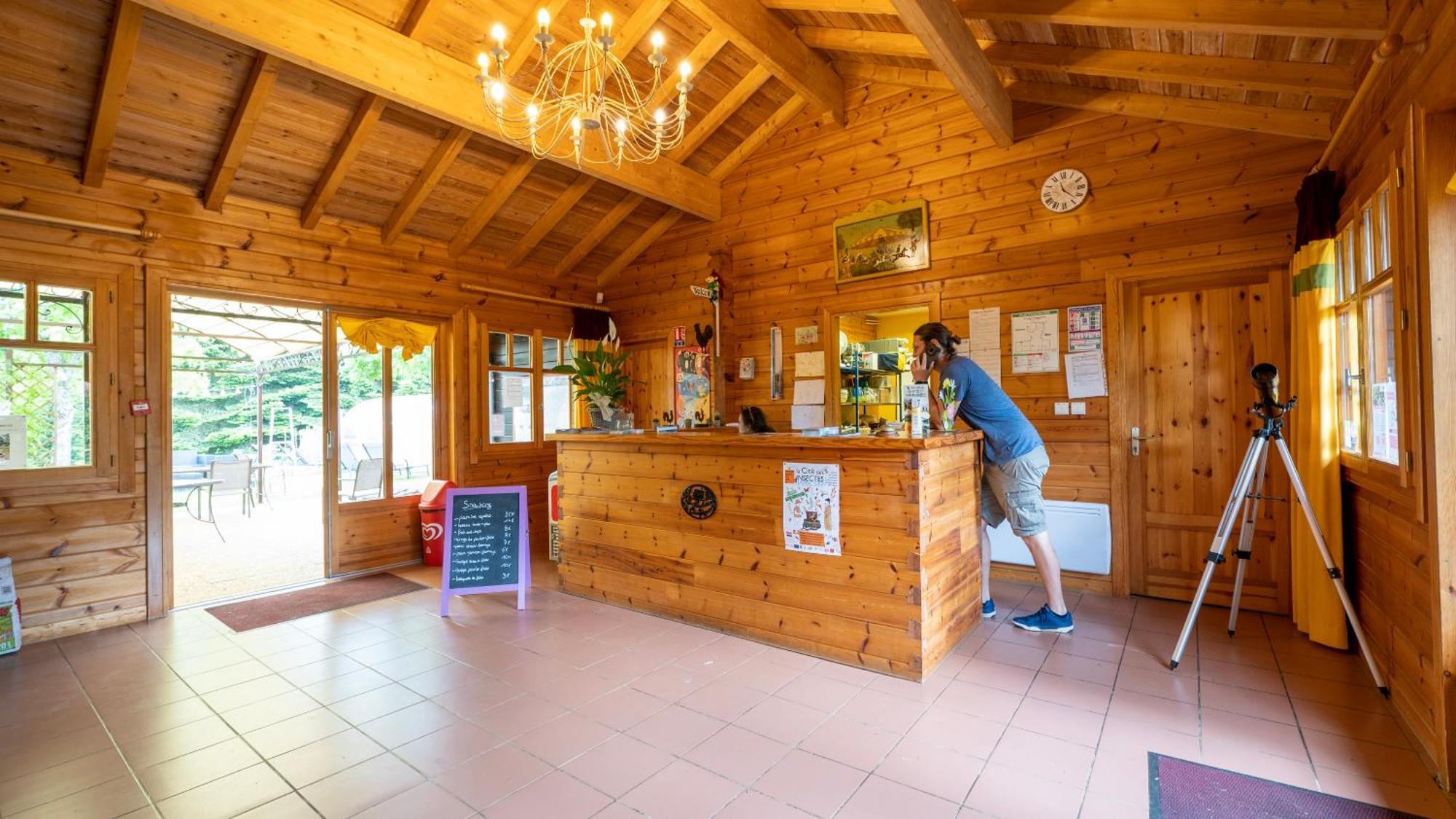 Le Village Des Monedieres Chamberet Exterior photo