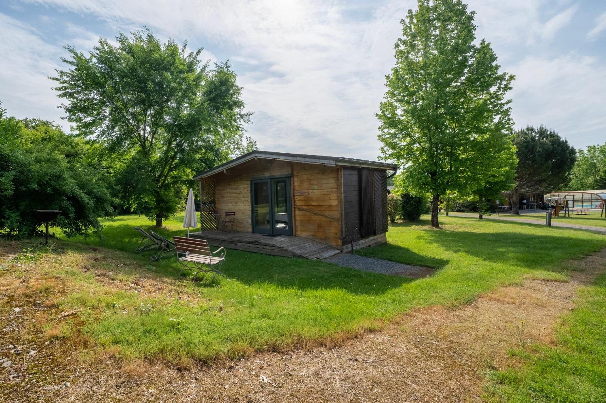 Le Village Des Monedieres Chamberet Exterior photo